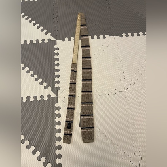 NWT Moschino Knit Tie 100% Silk Made in Italy Tan Navy Blue Stripe - Picture 5 of 10